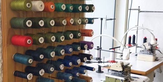 Bobines de fil de toutes les couleurs Point Retouche Grenoble