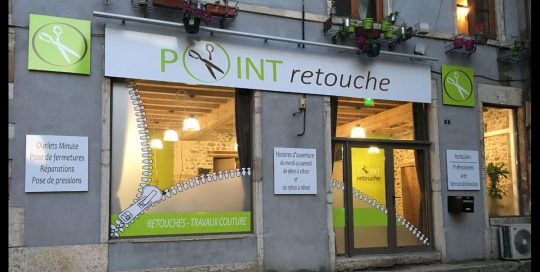 Facade Point Retouche 9 Place du Jeux de Paume 38200 Vienne
